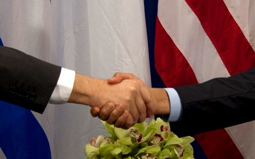 US President Barack Obama, right, shakes hands with Israeli Prime Minister Benjamin Netanyahu during a bilateral meeting in New York, September 21, 2016. (AFP/JIM WATSON)