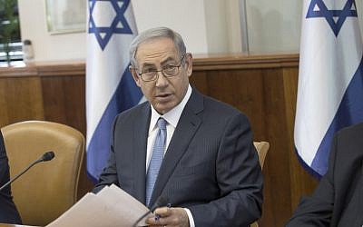 Prime Minister Benjamin Netanyahu leads a cabinet meeting at the Prime Minister's Office in Jerusalem, September 27, 2016.  (AFP Photo/Pool/Atef Safadi)