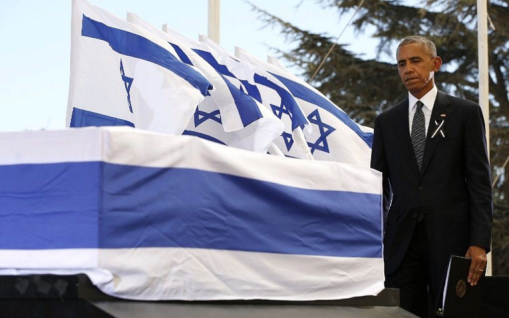 US President Barack Obama touches the coffin of former Israeli president and prime minister Shimon Peres after speaking during his funeral at Jerusalem's Mount Herzl national cemetery on September 30, 2016. (AFP/Pool/Abir Sultan)