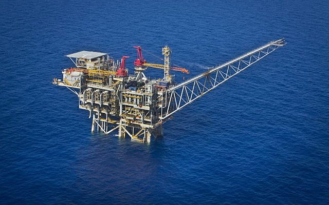 An aerial view of the Israeli 'Tamar' gas processing rig 24 kilometers off the Israeli southern coast of Ashkelon. Noble Energy and Delek are the main partners in the oil field, October 11, 2013. (Moshe Shai/FLASH90)