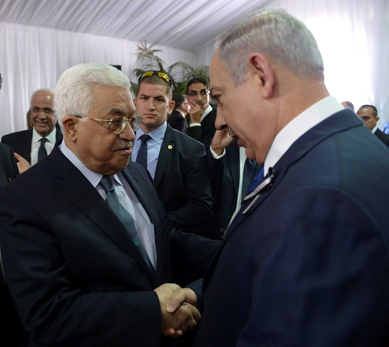 Prime Minister Benjamin Netanyahu meets with Palestinian president Mahmoud Abbas during the state funeral of late president Shimon Peres, held at Mt Herzl, in Jerusalem on September 30, 2016. (Amos Ben Gershom/GPO) 