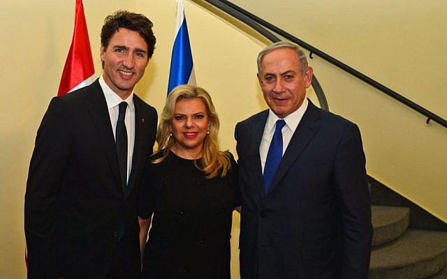 Prime Minister Benjamin Netanyahu and his wife Sara meet with Canadian Prime Minister Justin Trudeau, right, at the Prime Minister's Residence in Jerusalem, September 30, 2016. (GPO)