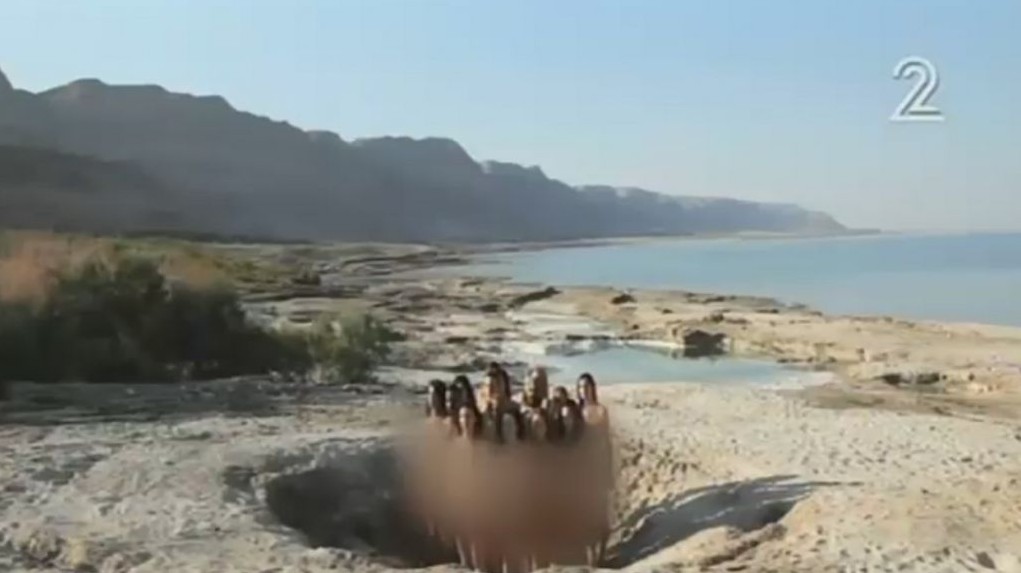 Spencer Tunick Brings Nude Shoot Back To Fading Dead Sea