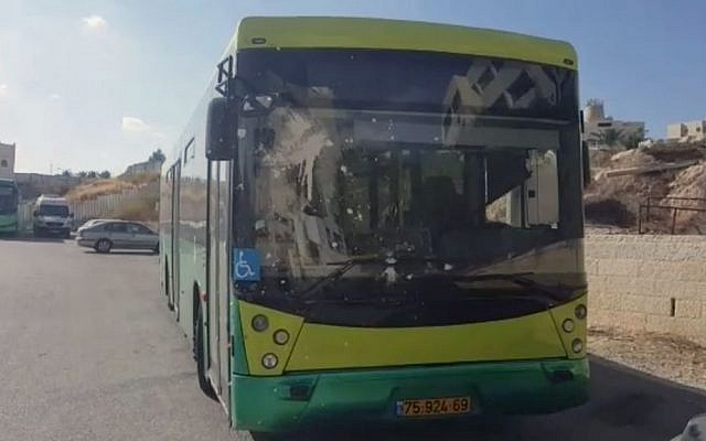 A bus that was struck by rocks and glass bottles full of paint as it traveled from Jerusalem to Ma'ale Adumim on September 16, 2016. (Screen capture: Israel Police)