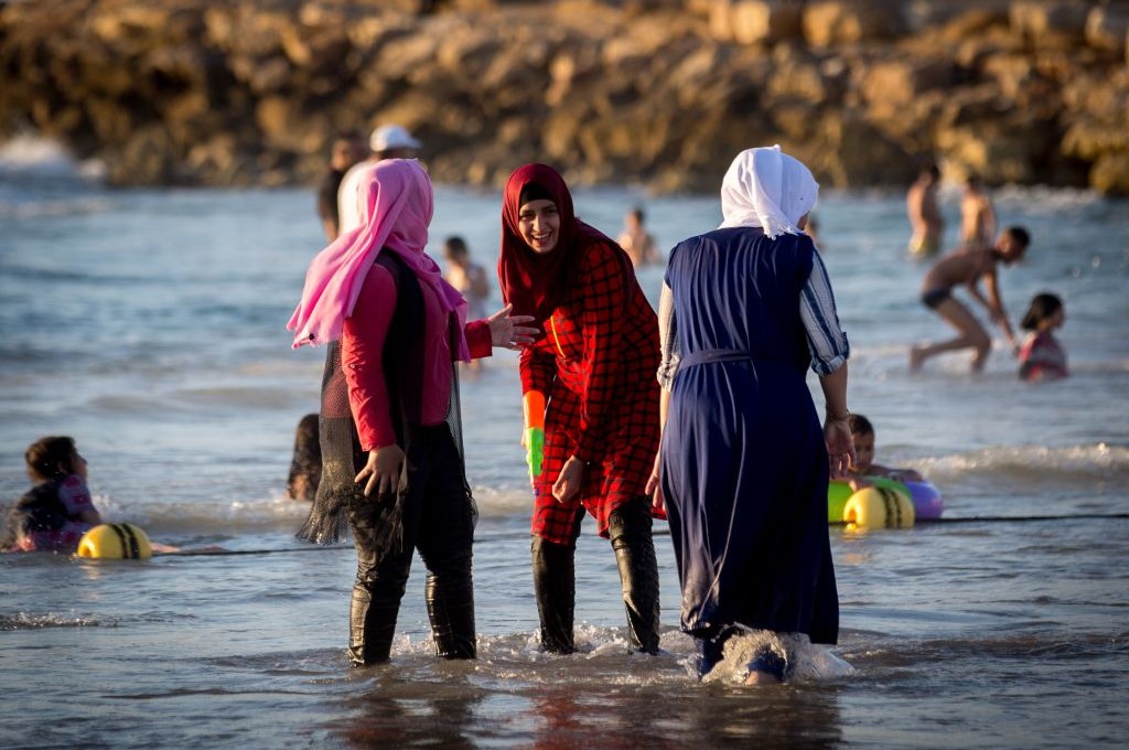Palestinians throng Tel Aviv beaches during festival  The 