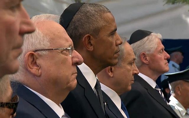President Reuven Rivlin, US President Barack Obama, Prime Minister Benjamin Netanyahu and former US president Bill Clinton stand at Shimon Peres's funeral at Mount Herzl cemetery in Jerusalem on September 30, 2016. (screen capture: GPO livefeed)