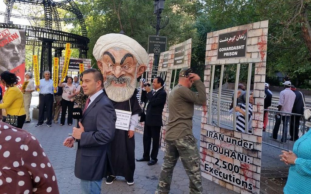Ex-pat Iranians protest against the Tehran regime outside the UN General Assembly in New York on September 22, 2016 (Raphael Ahren)