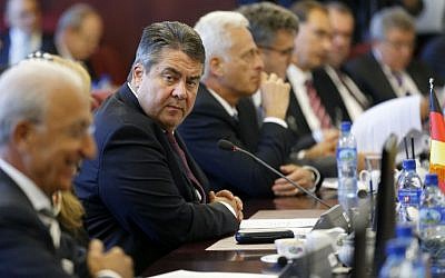 German vice chancellor, Economy and Energy Minister Sigmar Gabriel attends a German-Iranian Joint Economic Commission (GWK) meeting in Tehran on October 3, 2016 (AFP PHOTO / ATTA KENARE)