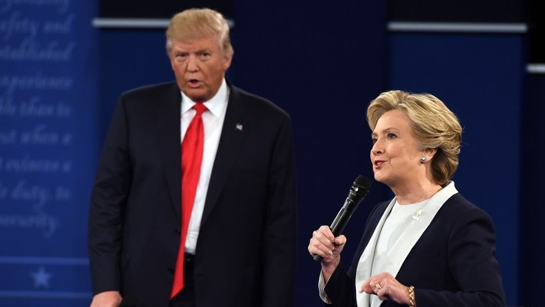 US Democratic presidential candidate Hillary Clinton, right, and US Republican presidential candidate Donald Trump during the second presidential debate at Washington University, St. Louis, Missouri, October 9, 2016. (AFP/Robyn Beck)