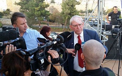 Marc Zell, co-chair of Republicans Overseas Israel, speaking to reporters at pro-Trump event in Jerusalem, October 26, 2016. (Raphael Ahren/Times of Israel)