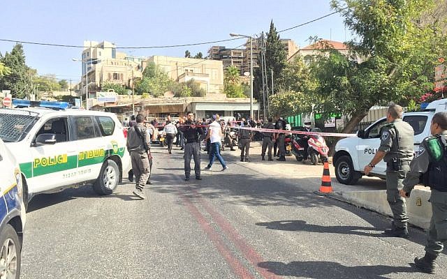Police close off scene of a shooting attack near Ammunition Hill in Jerusalem on October 9, 2016. (Israel Police)