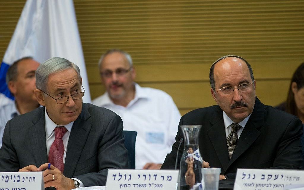 Benjamin Netanyahu, left, and Dore Gold attend a session of the State Control Committee at the Knesset on July 25, 2016. (Yonatan Sindel/Flash90)