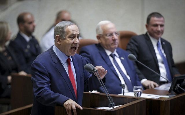 Prime Minister Benjamin Netanyahu speaks at the opening of the winter session of the Knesset on October 31, 2016. (Yonatan Sindel/FLASH90)