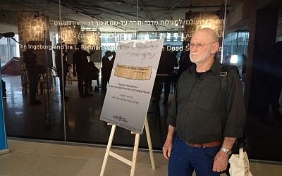 Israel Prize-winning Biblical scholar Shmuel Ahituv arrives for a press conference to discuss an ancient papyrus featuring the earliest Hebrew mention of Jerusalem, October 26, 2016 (Courtesy)