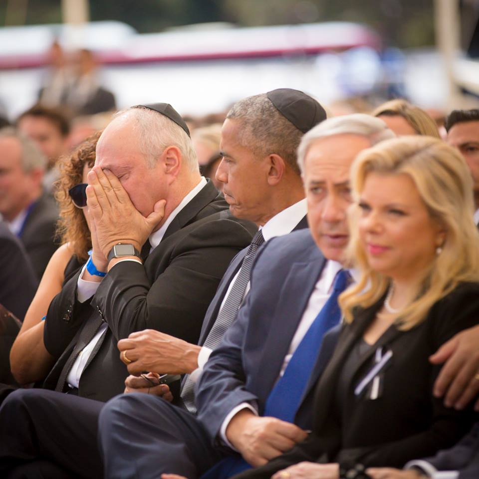 Chemy Peres wipes away tears (Elad Malka)