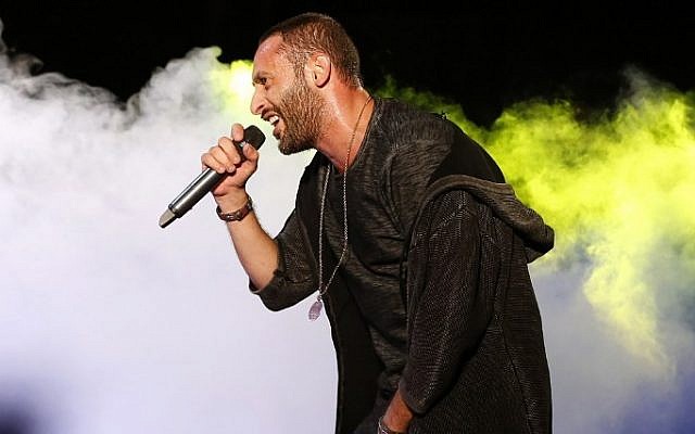 Rapper Tamer Nafar performs onstage during a festival in the northern Arab Israeli town of Sakhnin on October 23, 2016. (AFP PHOTO / AHMAD GHARABLI)
