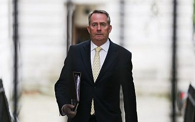 British International Trade Secretary Liam Fox arrives for the weekly cabinet meeting at 10 Downing Street in London, October 25, 2016. (AFP/Daniel Leal-Olivas)
