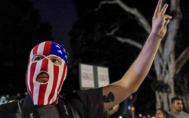 A demonstrator gestures during a protest against US President-elect Donald Trump in Los Angeles, California, on November 13, 2016. (AFP PHOTO / RINGO CHIU)