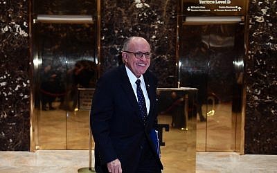 Former New York City mayor Rudy Giuliani leaves the Trump Tower after meetings with US President-elect Donald Trump in New York, November 16, 2016. (AFP PHOTO / Jewel SAMAD)