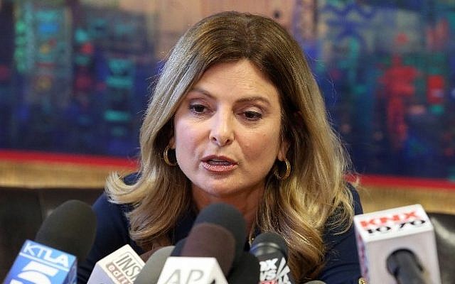 Attorney Lisa Bloom announces the cancellation of a press conference for Trump accuser 'Jane Doe' in Woodland Hills, California, November 2, 2016.  (Frederick M. Brown/Getty Images/AFP)