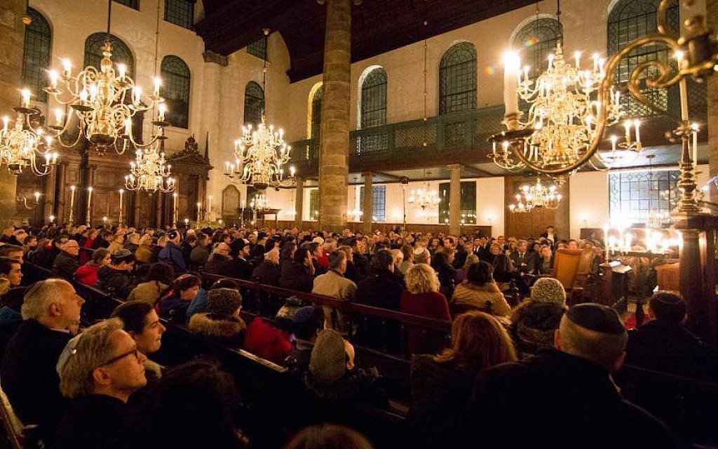 A Kristallnacht commemoration at the Portuguese Synagogue in Amsterdam, November 9, 2016. (Courtesy of Jonet.nl)