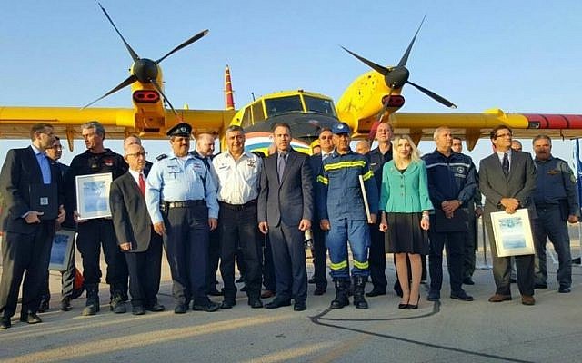 Minister of Public Security Gilad Erdan with representatives from the foreign firefighting teams at a ceremony to thank the firefighters for helping to extinguish the wave of fires that swept across. Israel. Tuesday, November 29, 2016. (Israel Police spokesman via Facebook)