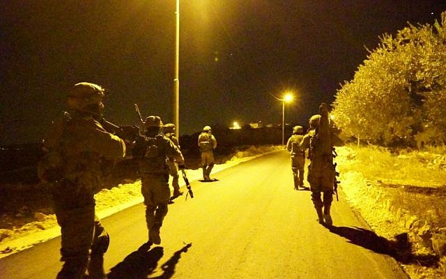 IDF troops during overnight operations in the West Bank, November 27, 2016. (IDF Spokesman)