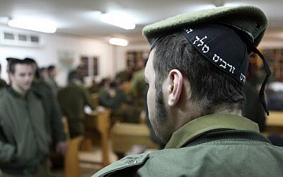Illustrative: Ultra-Orthodox IDF soldiers at the Peles Military Base in the Jordan Valley. (Yaakov Naumi/Flash90)