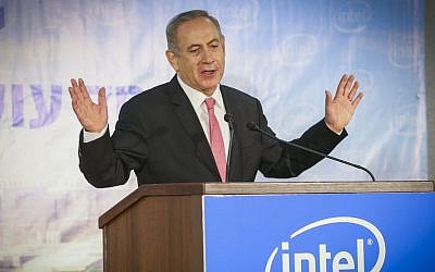 Prime Minister Benjamin Netanyahu speaks during a ceremony at Intel's Kiryat Gat plant on November 14, 2016. (Flash90) 