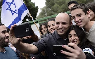 Education Minister Naftali Bennett taking selfies with students at Bleich High School in the central Israeli city of Ramat Gan, Feb. 12, 2015. (Tomer Neuberg/Flash90)