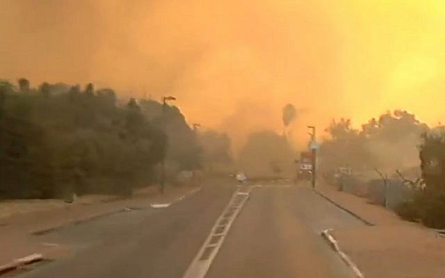Fires rage in Zichron Yaakov on Tuesday, November 22, 2016 (screen capture: Channel 2)
