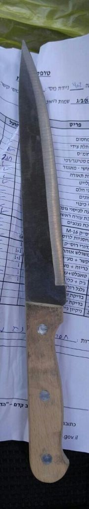A knife found in the coat of an East Jerusalem man on November 10, 2016 (Israel Police)