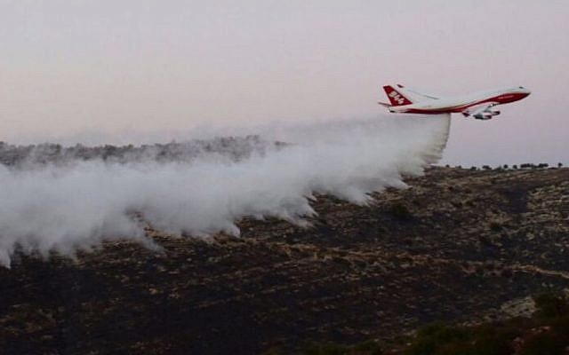 The 747 Supertanker helps to extinguish a forest fire which broke out near Nataf, outside Jerusalem on November 26, 2016. (Israel Police)