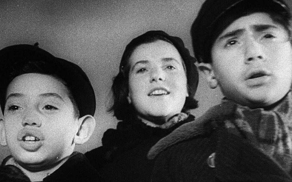 Screenshot of children from the 1936 film 'Mir Kumen On (Children Must Laugh).' (Screenshot courtesy of Lobster Films)