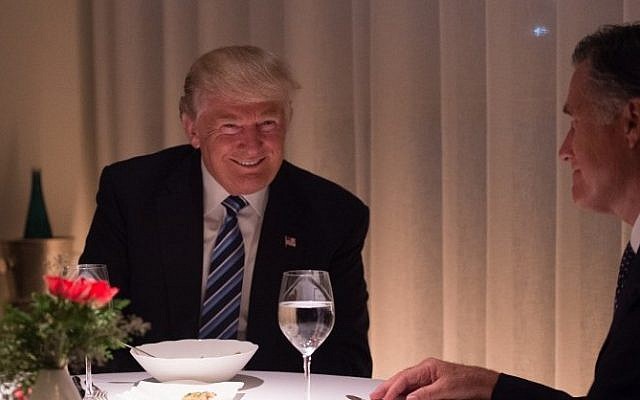 US President-elect Donald Trump , left, dines with Mitt Romny, right, at Jean-Georges restaurant at Trump International Hotel and Tower, Tuesday, November 29, 2016 in New York. (AFP/Bryan R. Smith)