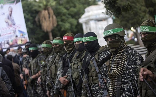 Members of the Izz ad-Din al-Qassam Brigades, the military wing of Hamas, take part in a ceremony on December 18, 2016, in Gaza City, in memory of one of their leaders, Mohamed Zaouari, who was killed in Tunisia. (AFP PHOTO / MAHMUD HAMS)