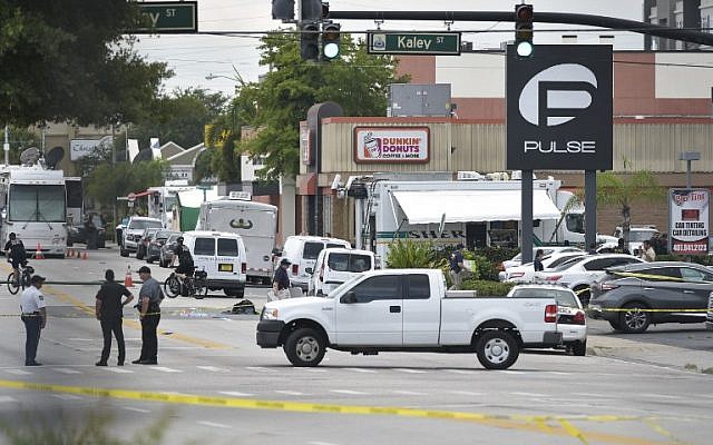 This file photo shows police near the area of the mass shooting at the Pulse nightclub in Orlando, Florida, June 12, 2016. (AFP/Mandel Ngan)