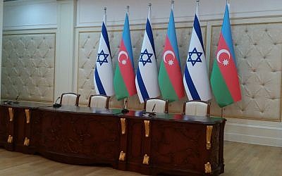 The flags of Israel and Azerbaijan in Baku's presidential Zagulba Palace, right before Prime Minister Benjamin Netanyahu met with Azeri President Ilham Aliyev, December 13, 2016. (Raphael Ahren/Times of Israel)