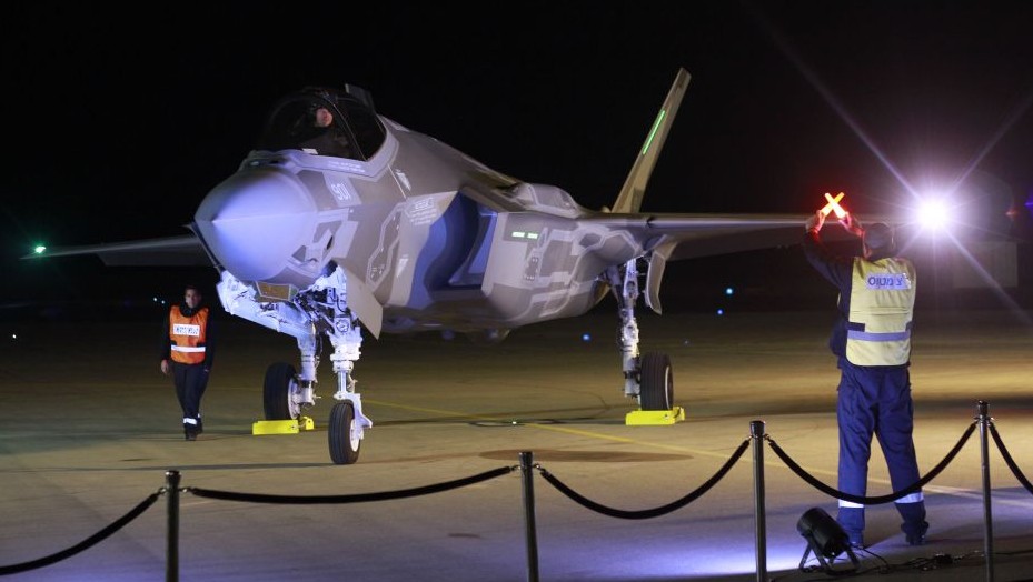 An F-35 fighter jet lands in the Nevatim air base in southern Israel on December 12, 2016. (Judah Ari Gross/Times of Israel)