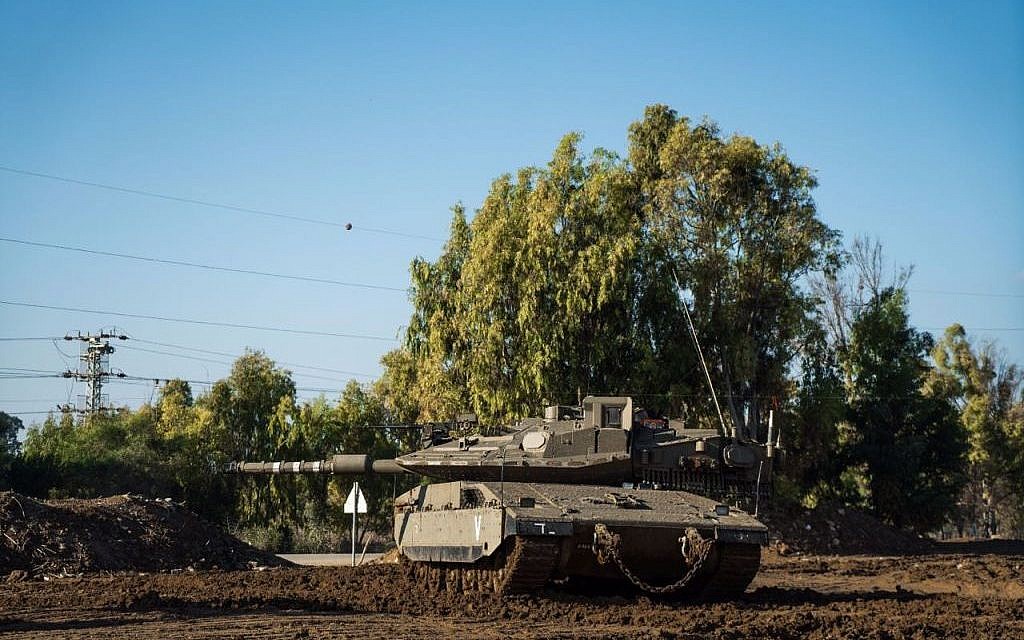 A tank takes part in a training exercise near the Gaza Strip on December 6, 2016. (IDF Spokesperson's Unit)