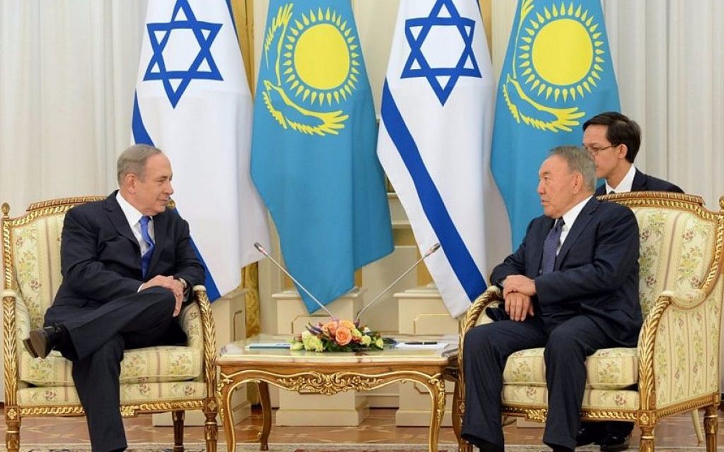 PM Netanyahu and Kazakhstan's President Nursultan Nazarbayev in Astana, December 14, 2016 (Haim Zach/GPO)