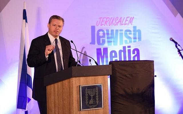 Eli Groner, director of Prime Minister Benjamin Netanyahu's office, addresses journalists in Jerusalem on Sunday, December 4, 2016 (Miriam Alster/Flash90)