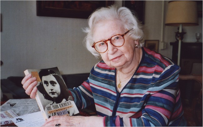 Miep Gies displayed a copy of her book 'Anne Frank Remembered' at her apartment in Amsterdam in 1998. (Courtesy: Steve North)
