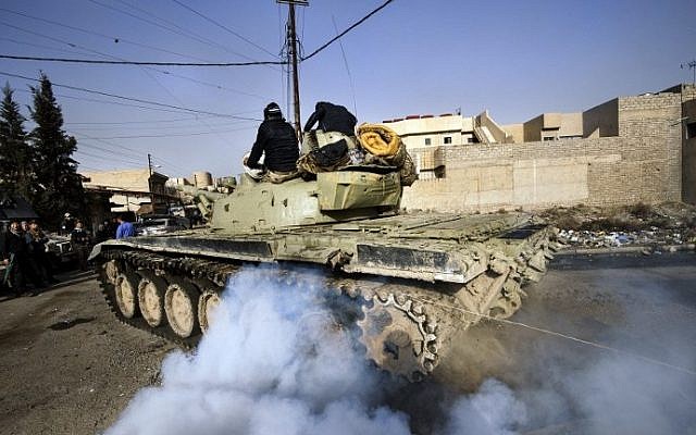 An Iraqi army tank heads to the frontline during a battle against the Islamic State group near the Fourth Bridge over the Tigris River connecting eastern and western Mosul on January 10, 2017. (AFP/Dimitar Dilkoff)
