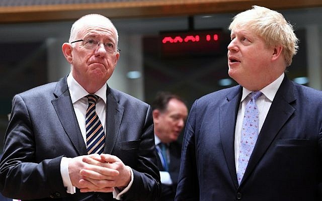 British foreign minister Boris Johnson, right, and Ireland's Foreign Minister Charlie Flanagan attend an EU foreign ministers meeting at the European Council, in Brussels, on January 16, 2017. (AFP / EMMANUEL DUNAND)