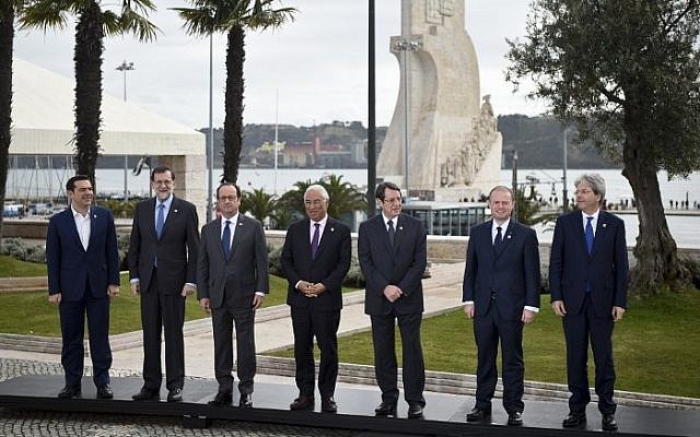 From left to right: Greek Prime Minister Alexis Tsipras, Spanish Prime Minister Maiano Rajoy, French President Francois Hollande, Portuguese Prime Minister Antonio Costa, Cypriot President Nicos Anastasiades, Maltese Prime Minister Joseph Muscat, Italian Prime Minister Paolo Gentiloni pose for a photo at the Southern EU countries summit held at Belem cultural center, Lisbon, January 28, 2017. (AFP/PATRICIA DE MELO MOREIRA)