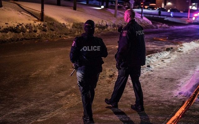 Canadian police officers patrol after a shooting in a mosque at the Québec City Islamic cultural center on Sainte-Foy Street in Quebec city on January 29, 2017. (AFP PHOTO / Alice Chiche)