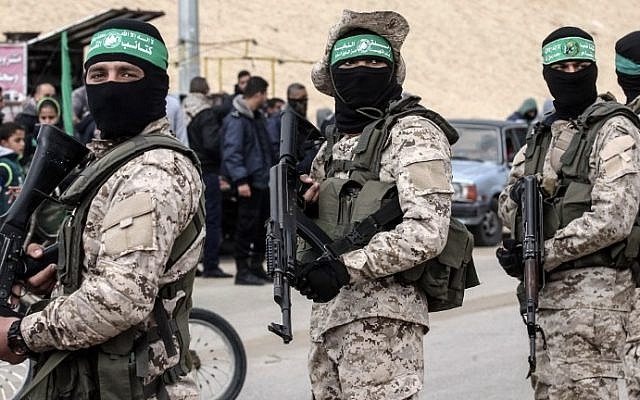 Members of the Izz ad-Din al-Qassam Brigades, the Hamas military wing, attend a memorial for Mohamed Zouari in the southern Gaza Strip town of Rafah on January 31, 2017, (AFP Photo/Said Khatib)