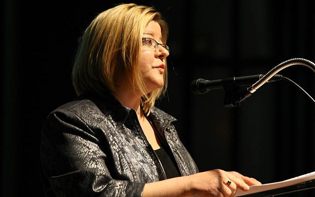 Julie Fisher speaks at Shenkar College award ceremony, February 2012. (US Embassy Tel Aviv)
