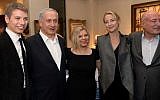 Prime Minister Benjamin Netanyahu, his wife Sara (C) and their son Yair seen with actress Kate Hudson at an event held at the home of producer Arnon Milchan (right), March 6, 2014. (Avi Ohayon/GPO/Flash90)